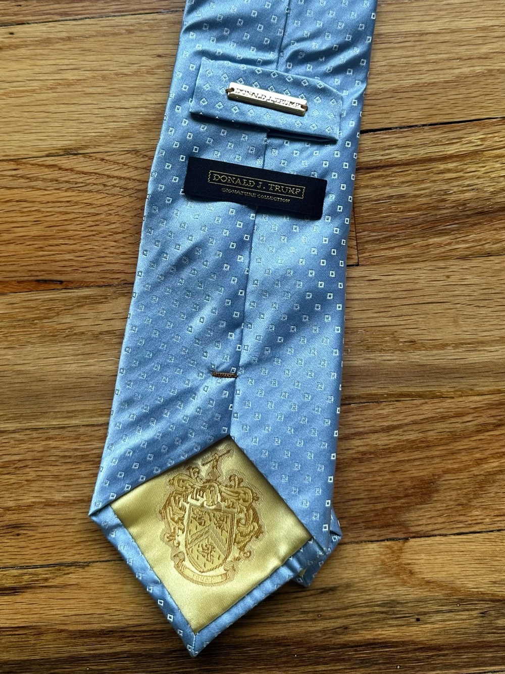 Donald J. Trump Signature Collection Light Blue Silk Tie – Y2K Era